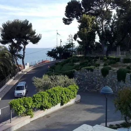 Casa Al Prino Con Giardino E Box 아파트 임페리아