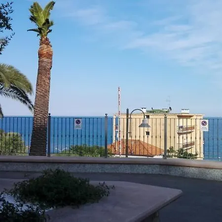 Casa Al Prino Con Giardino E Box Imperia